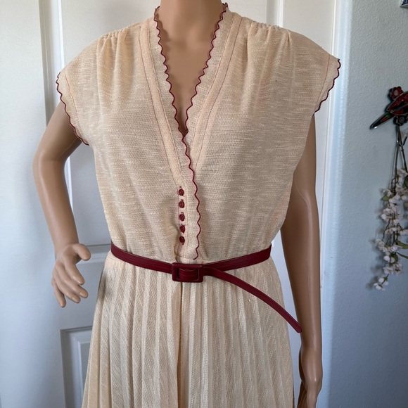 VINTAGE adorable cream midi dress with red piping and belt S M pleated V neck - Picture 2 of 14